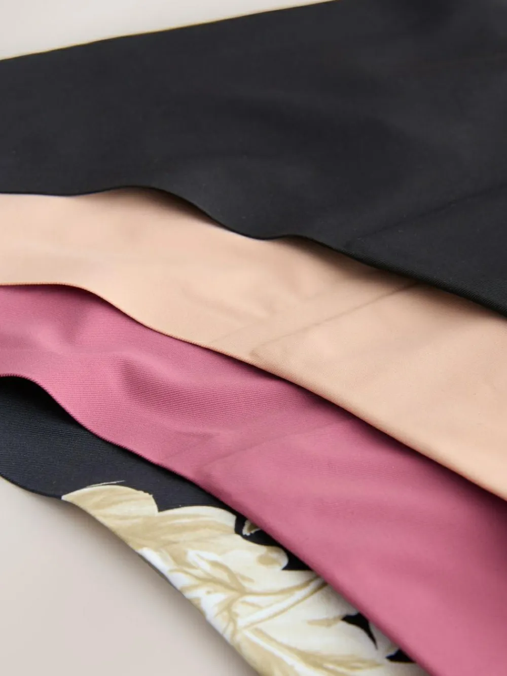 Outlet Next Black / Praline Nude / Pink Floral Thong No VPL Light Flow Period Knickers 4 Pack