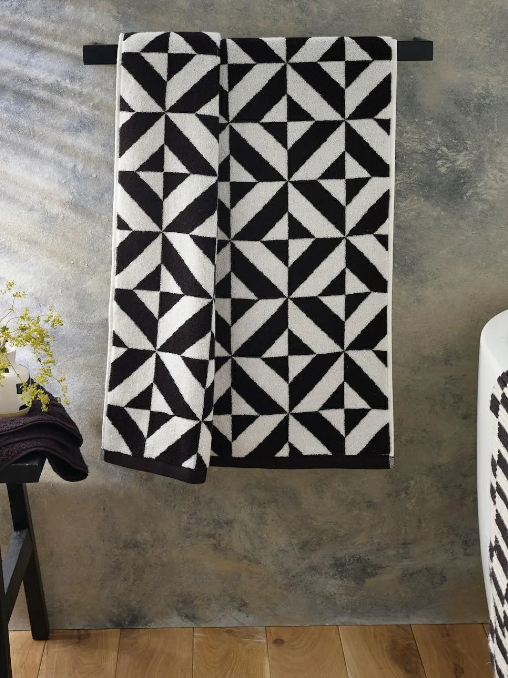 Outlet Next Black Geo Monochrome Egyptian Cotton Towel