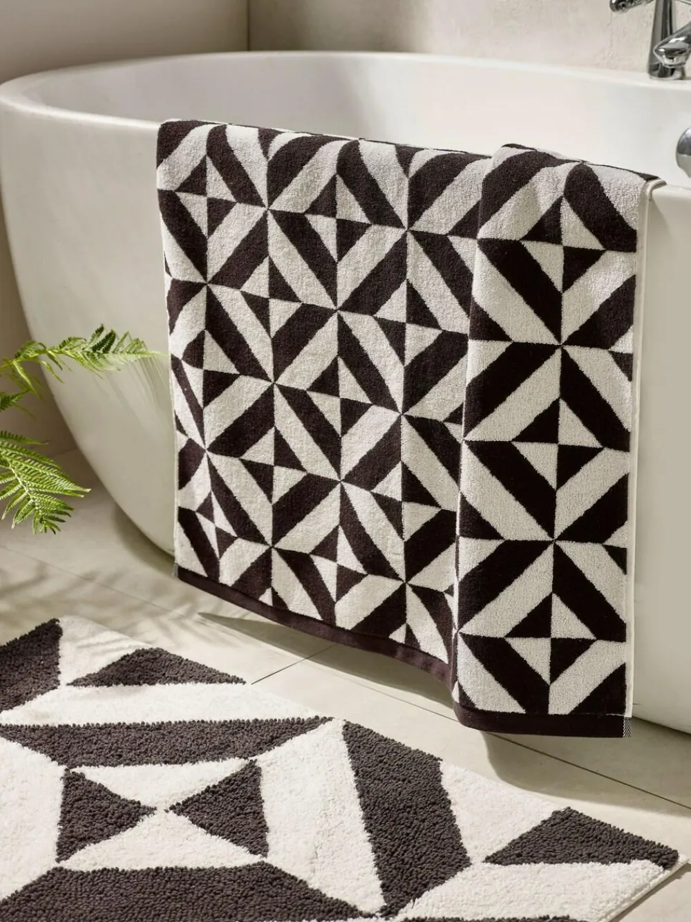 Outlet Next Black Geo Monochrome Egyptian Cotton Towel