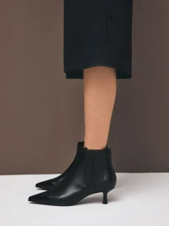 Next Motion Flex Almond Toe Chelsea Style Ankle Boots Black Leather