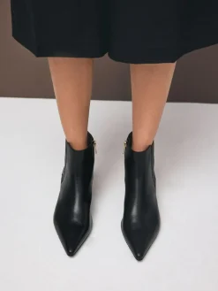 Next Motion Flex Almond Toe Chelsea Style Ankle Boots Black Leather