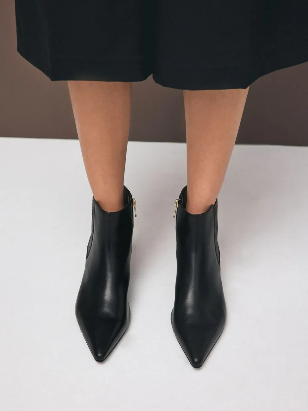 Next Motion Flex Almond Toe Chelsea Style Ankle Boots Black Leather