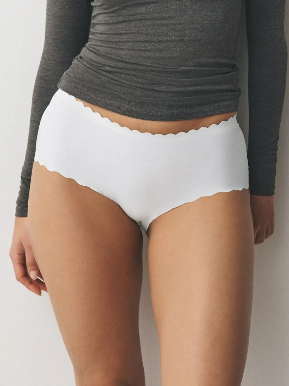 Best Next Midi No VPL Scallop Knickers 3 Pack Black/White/Nude