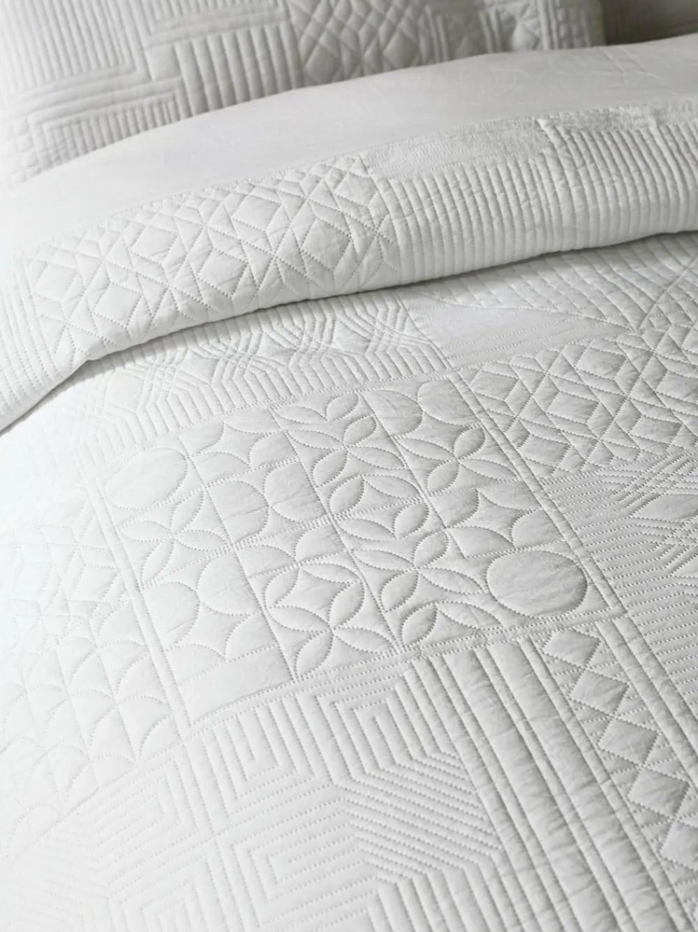 New Catherine Lansfield Folkstone Geo Duvet Cover Set White