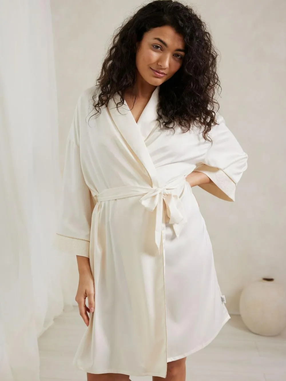 Chelsea Peers White Satin Lace Trim Robe Dressing Gown^Women Bathrobes