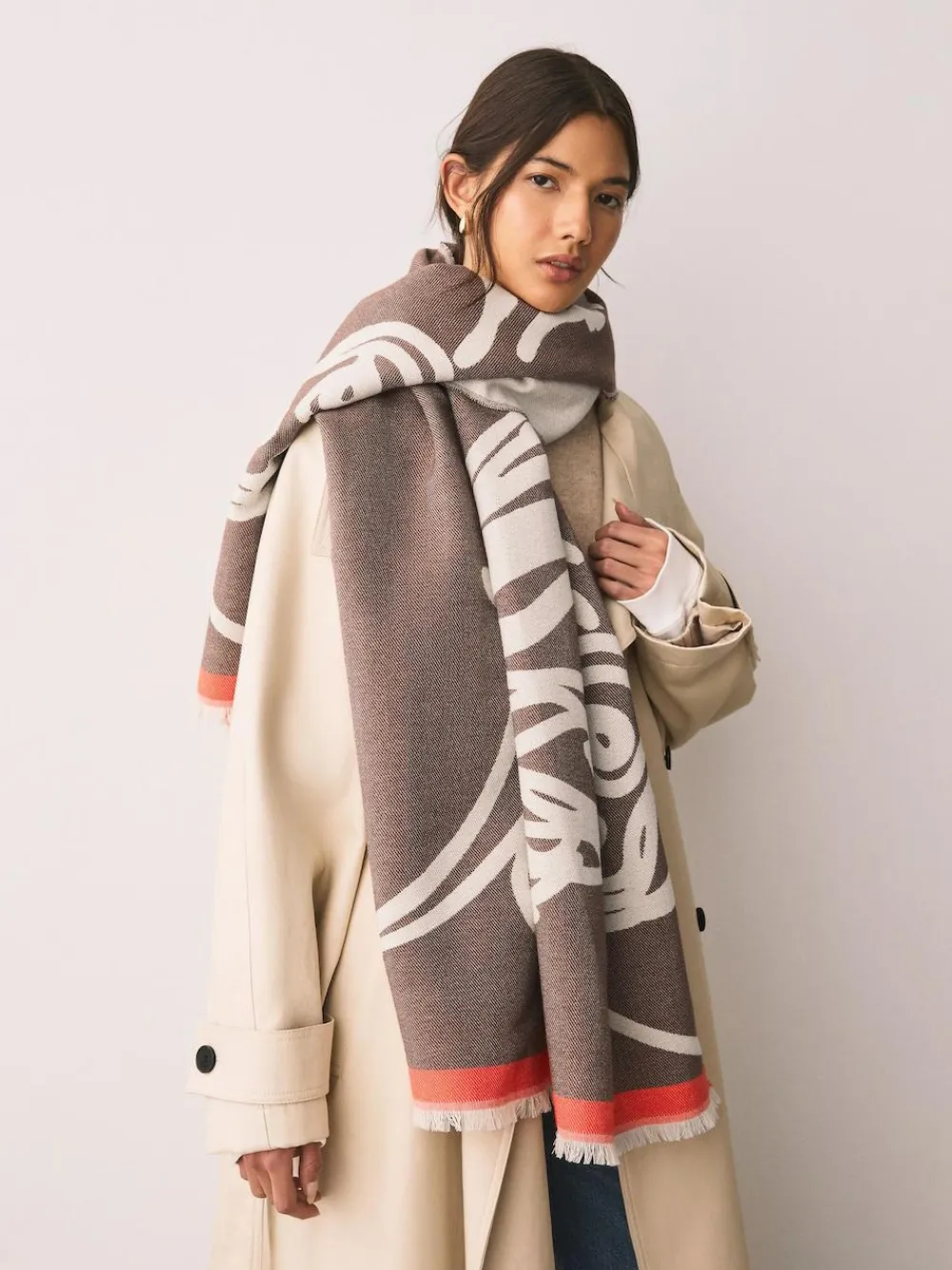 Hot Next Ecru Hamish the Highland Cow Midweight Scarf