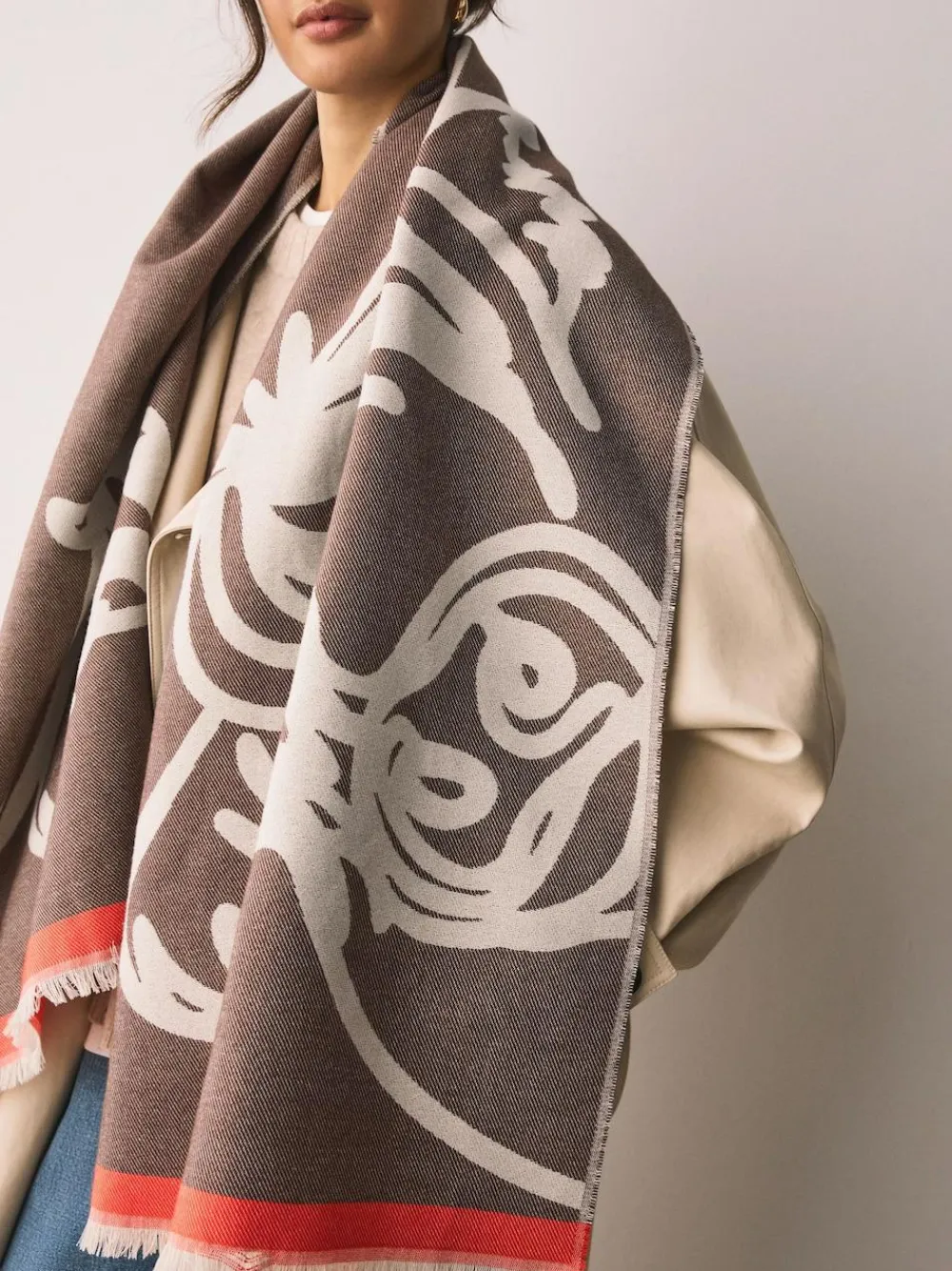 Hot Next Ecru Hamish the Highland Cow Midweight Scarf