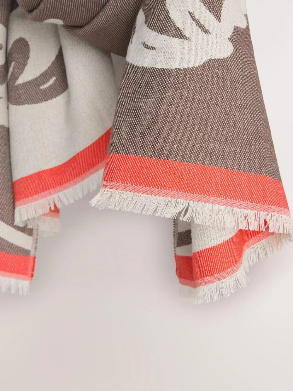 Hot Next Ecru Hamish the Highland Cow Midweight Scarf