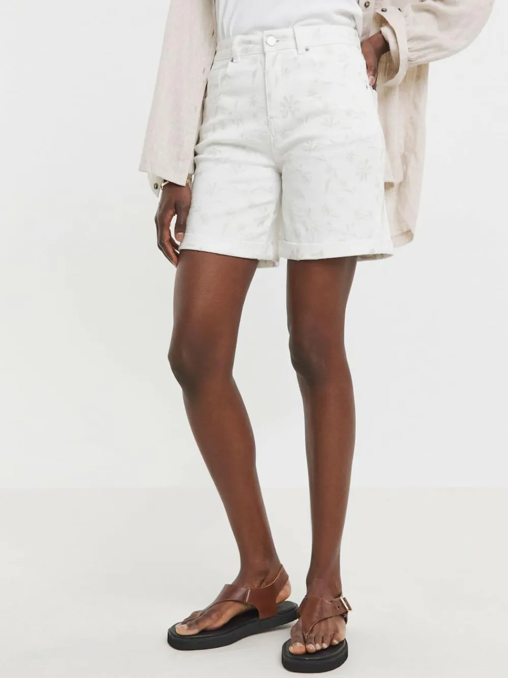 JD Williams White Floral Embroidered Denim Shorts^Women Shorts