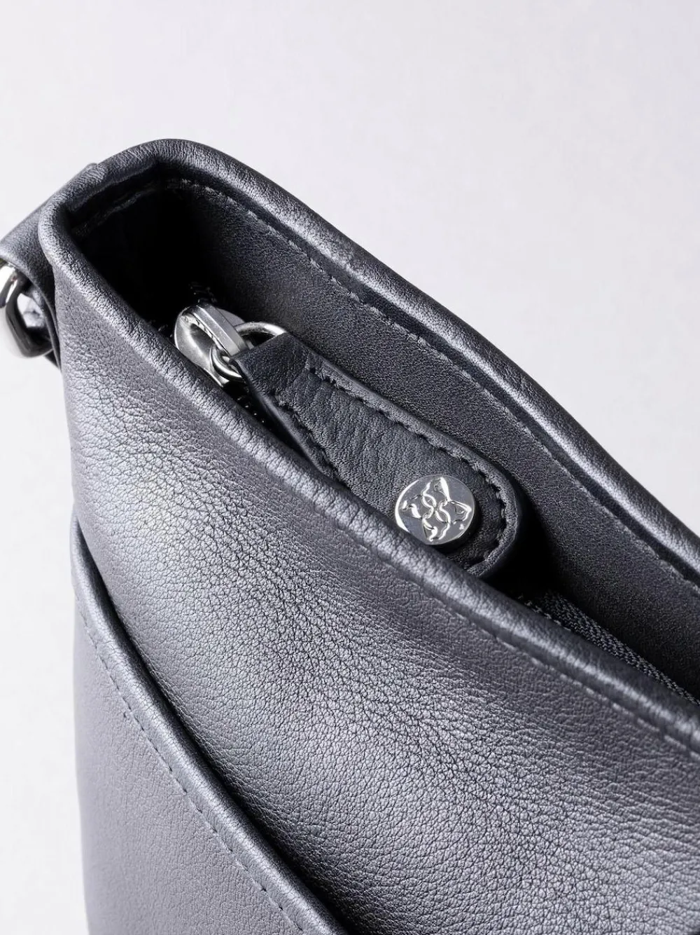 Outlet Lakeland Leather Farlam Cross-Body Bag Black