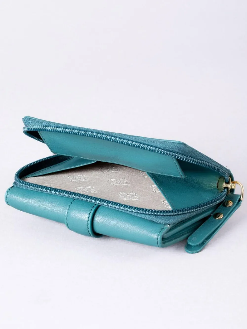 Lakeland Leather Green Medium Icon Stud Tab Purse^Women Purses