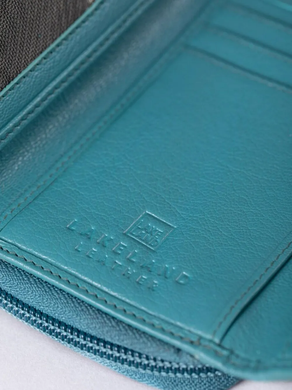 Lakeland Leather Green Medium Icon Stud Tab Purse^Women Purses