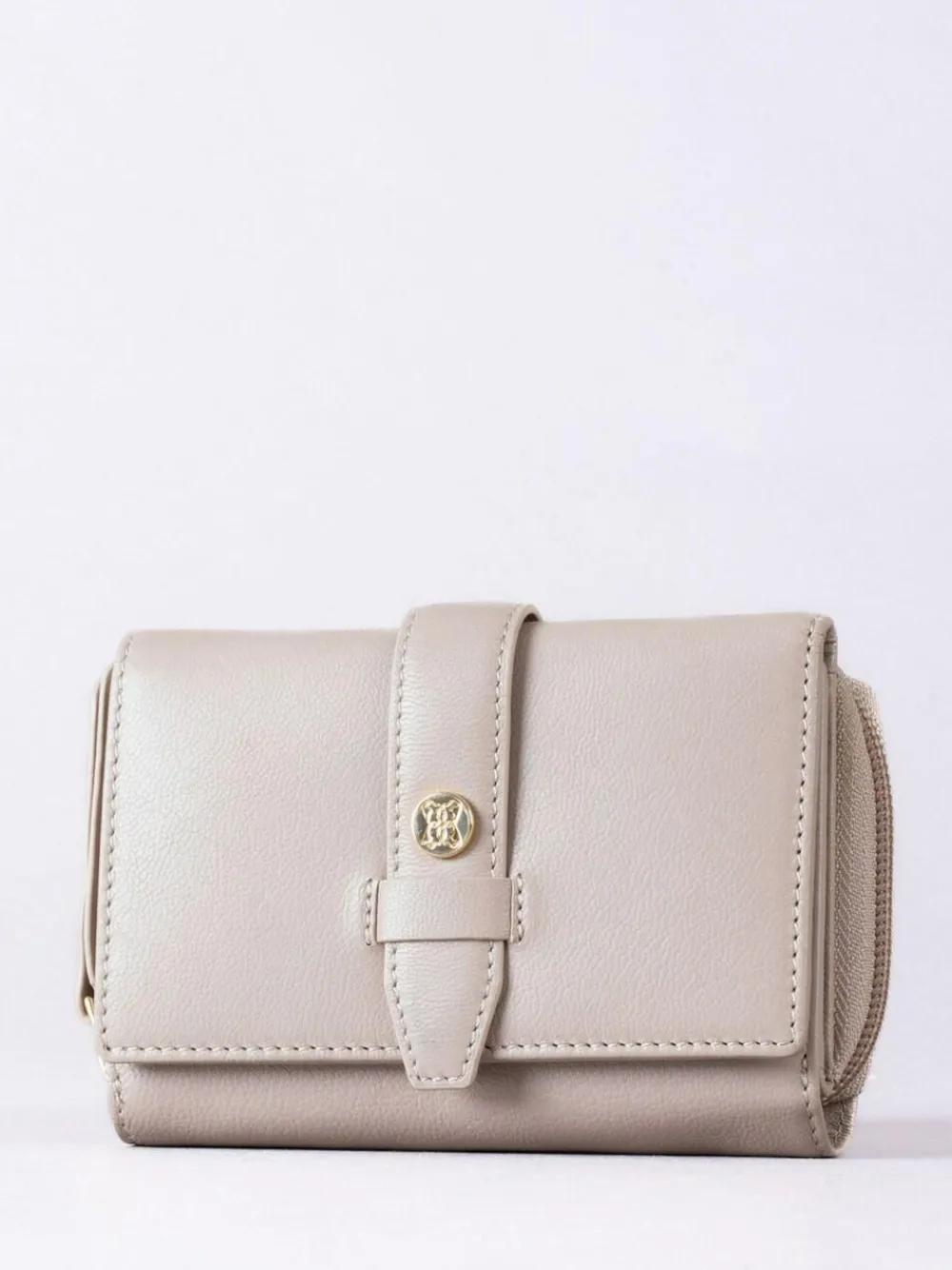 Outlet Lakeland Leather Natural Medium Icon Stud Tab Purse