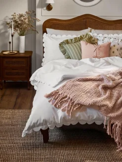 Laura Ashley White Scallop 200 Thread Count Duvet Cover and Pillowcase Set^ Branded Bedlinen