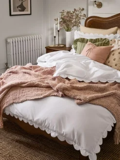 Laura Ashley White Scallop 200 Thread Count Duvet Cover and Pillowcase Set^ Branded Bedlinen