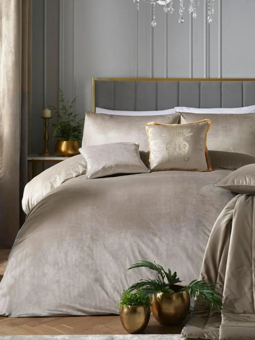 Laurence Llewelyn-Bowen Montrose Velvet Duvet Cover Set^ Branded Bedlinen