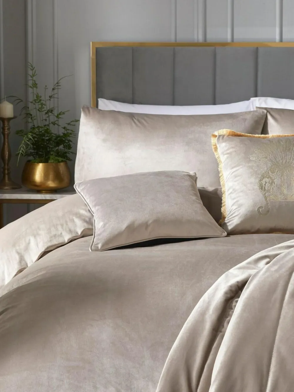 Laurence Llewelyn-Bowen Montrose Velvet Duvet Cover Set^ Branded Bedlinen