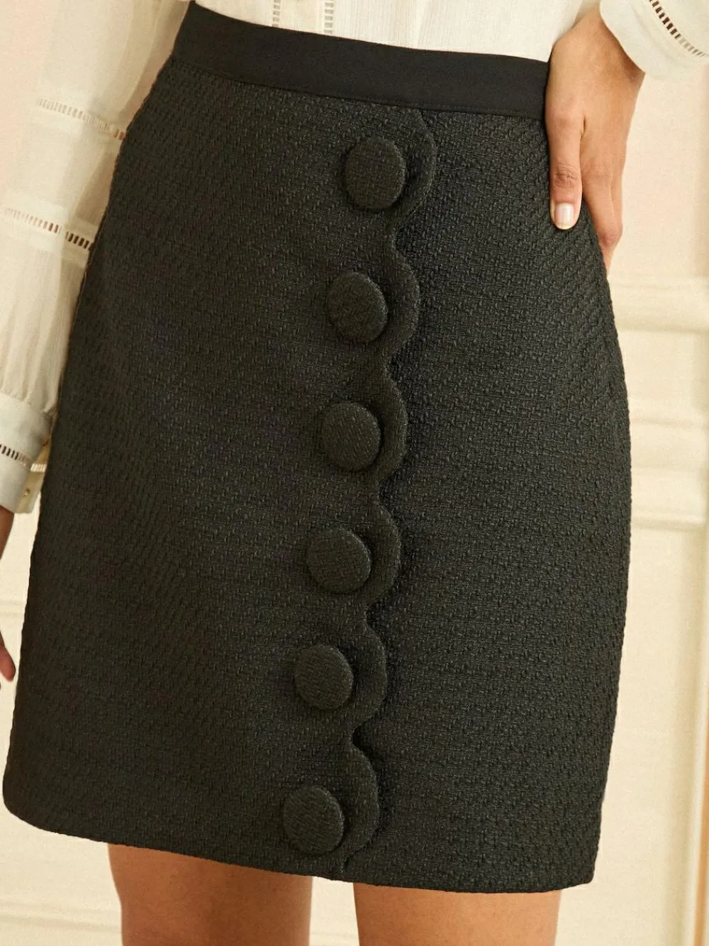 Love & Roses Black Boucle Scallop Mini Skirt