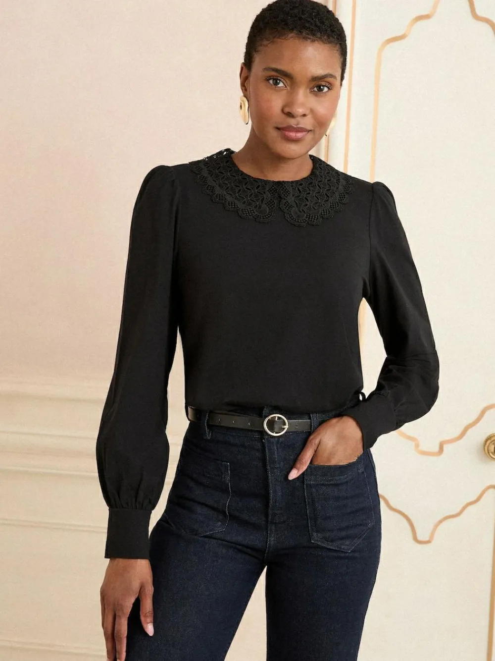 Hot Love & Roses Blouse Black Lace Collar