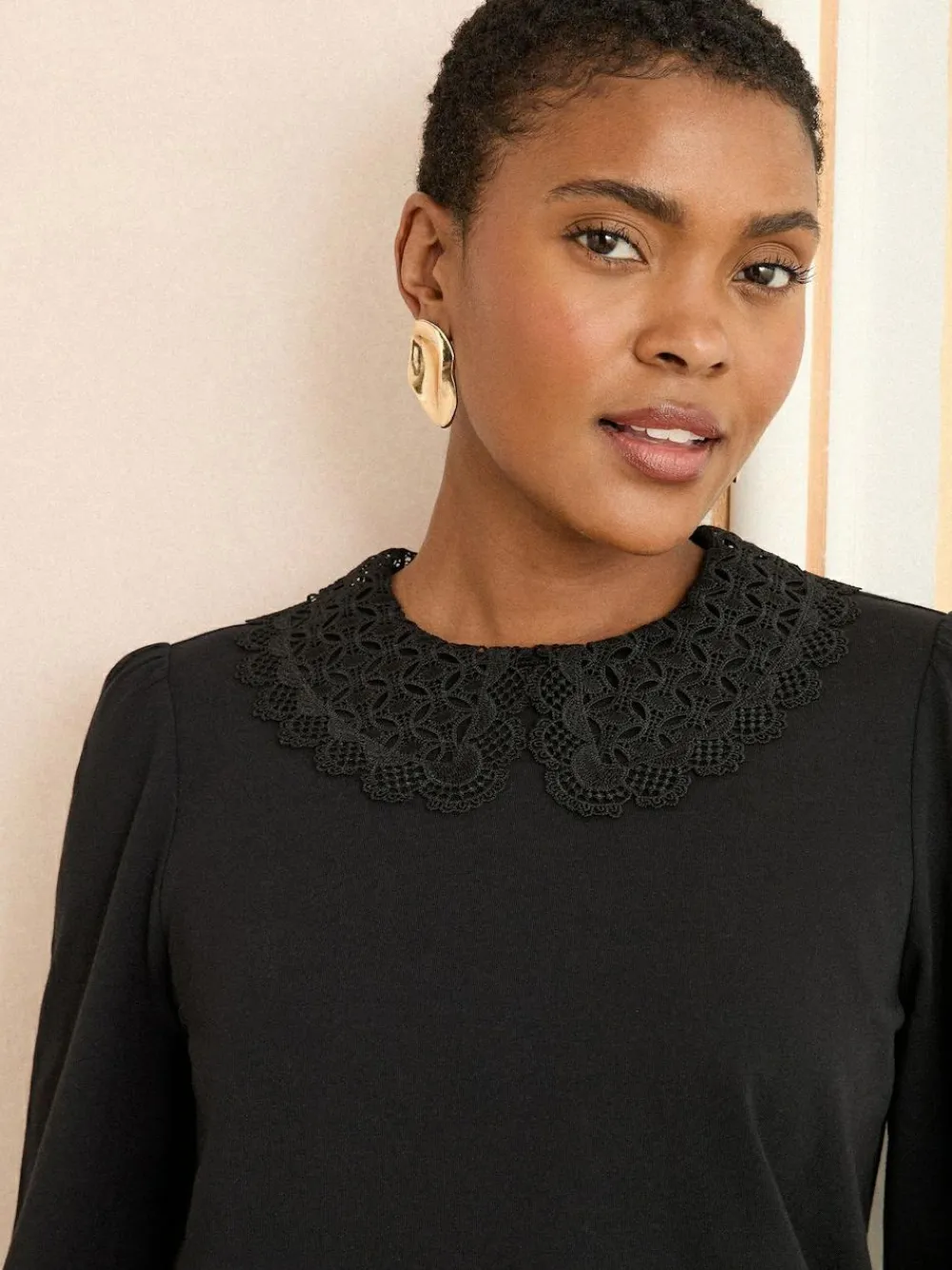 Hot Love & Roses Blouse Black Lace Collar