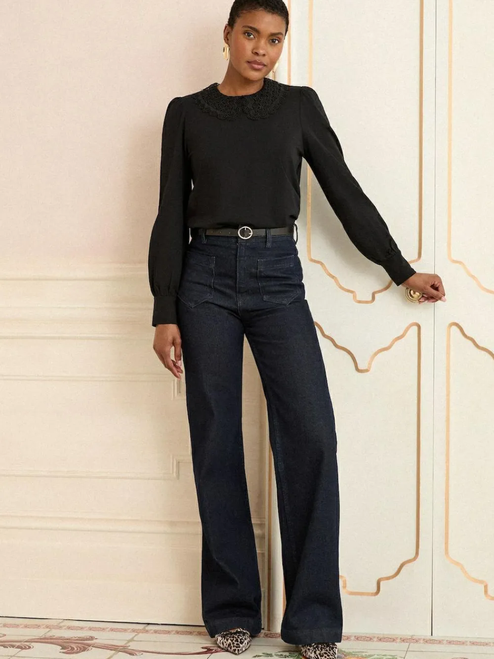 Hot Love & Roses Blouse Black Lace Collar