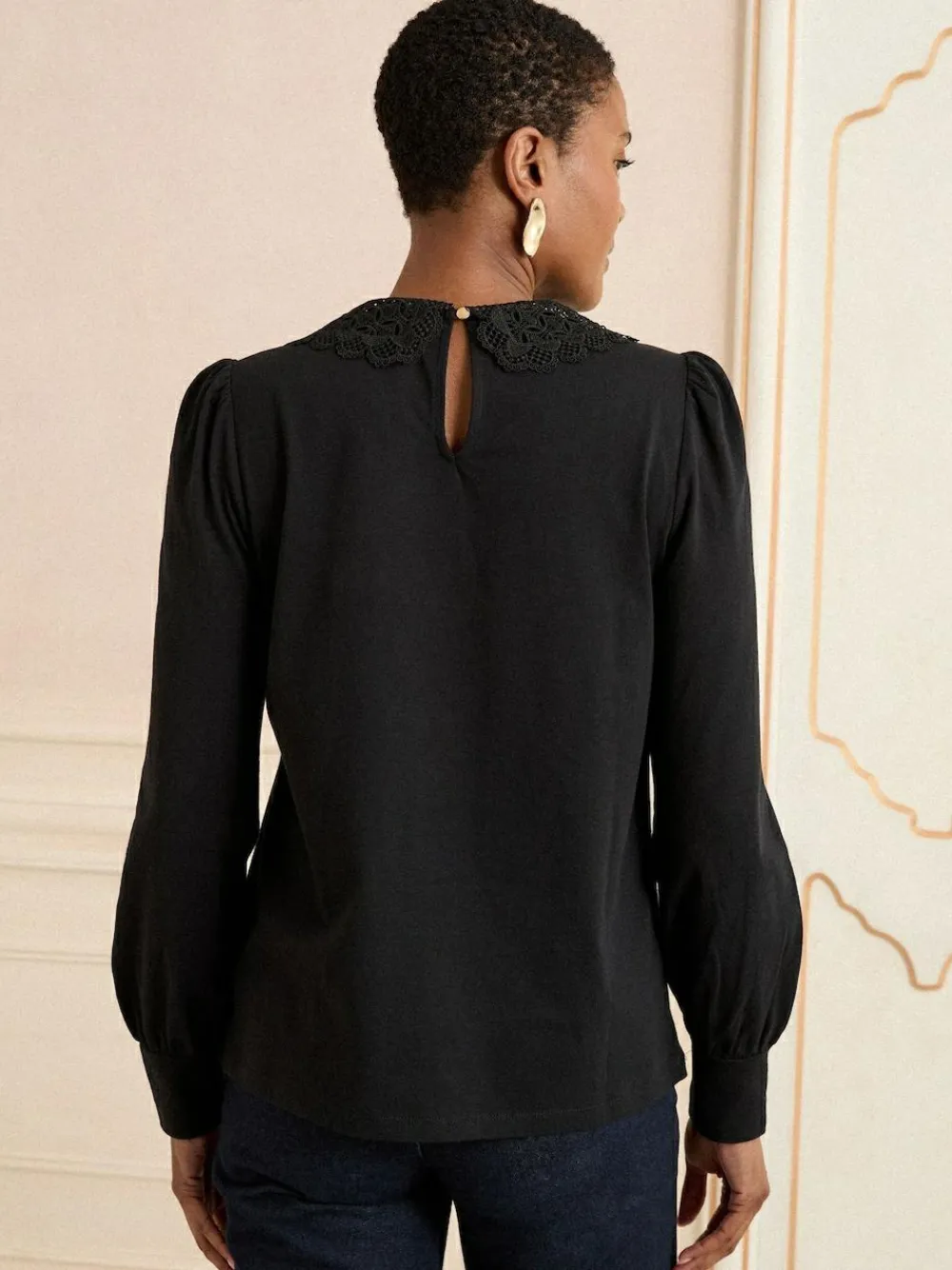 Hot Love & Roses Blouse Black Lace Collar