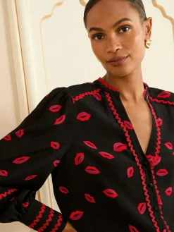 Outlet Love & Roses Black Lips Print Notch Neck Long Sleeve Blouse
