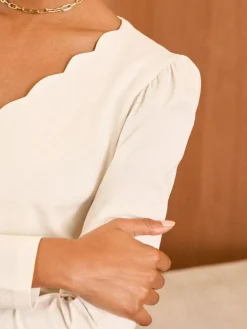 Love & Roses Ivory Scallop V-Neck Long Sleeve Jersey Top^Women Tops & T-Shirts