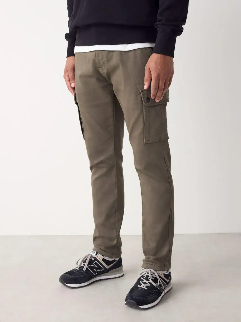 Online Next Slim Fit Slim Fit Motionflex Strech Cargo Trousers Mushroom