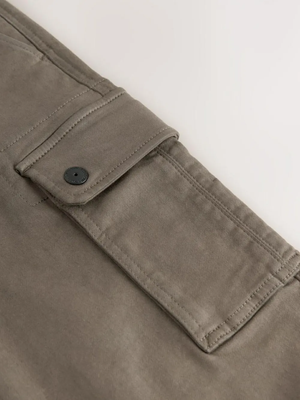 Online Next Slim Fit Slim Fit Motionflex Strech Cargo Trousers Mushroom