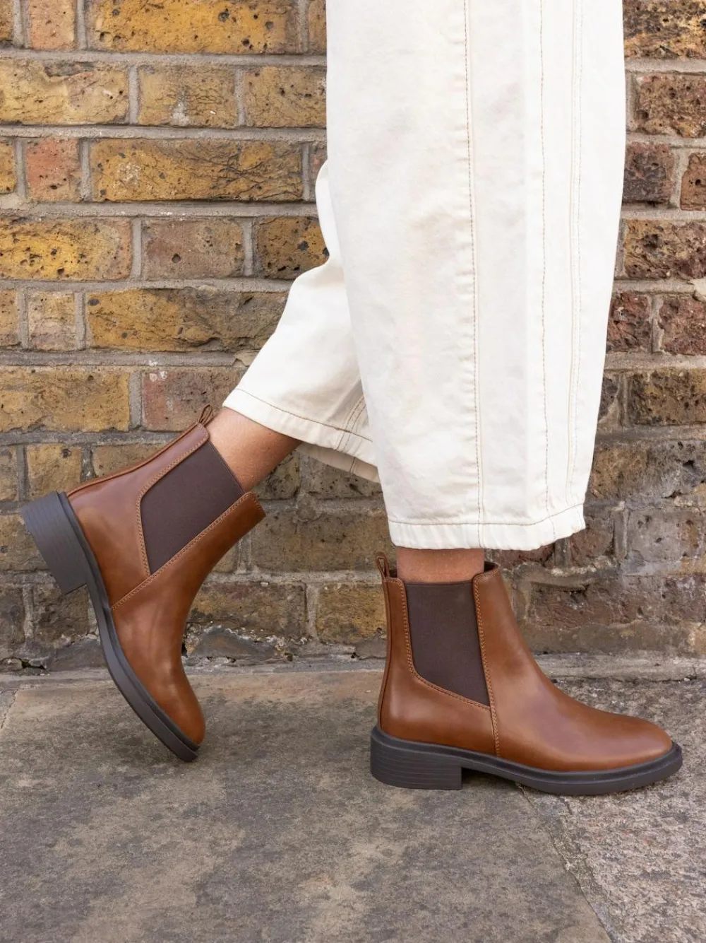 Novo Wide Fit Dottie Flat Chelsea Ankle Boots^Women Wide Fit & Extra Wide Fit