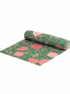 Paoletti Set of 4 Green Pomegranate Christmas Table Placemats & Large Table Runner^ Table Linen, Placemats & Coasters