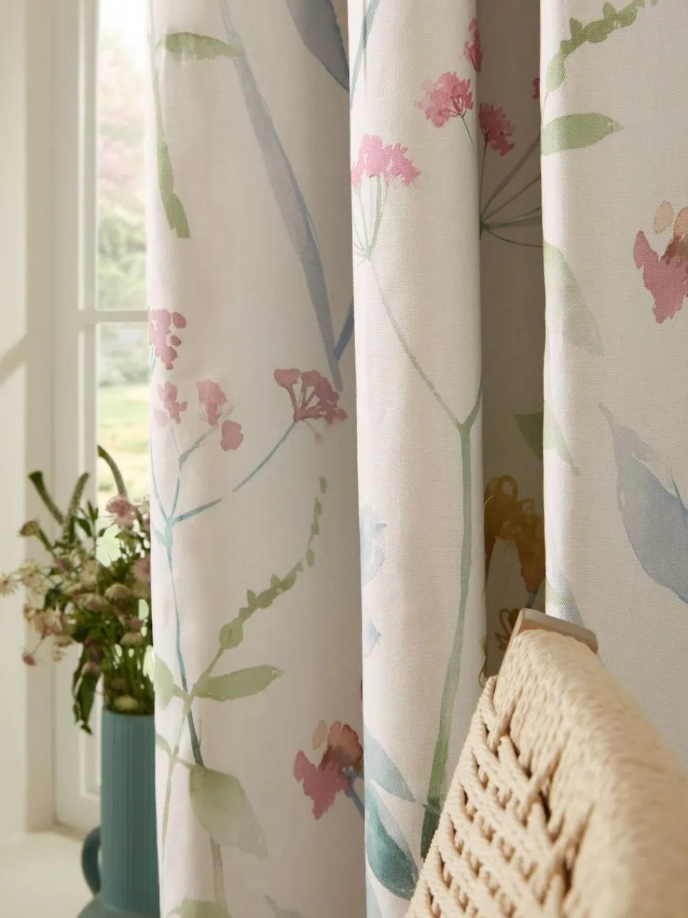 Outlet Next Isla Floral Print Blackout/Thermal Eyelet Curtains Pastel Multi Pink