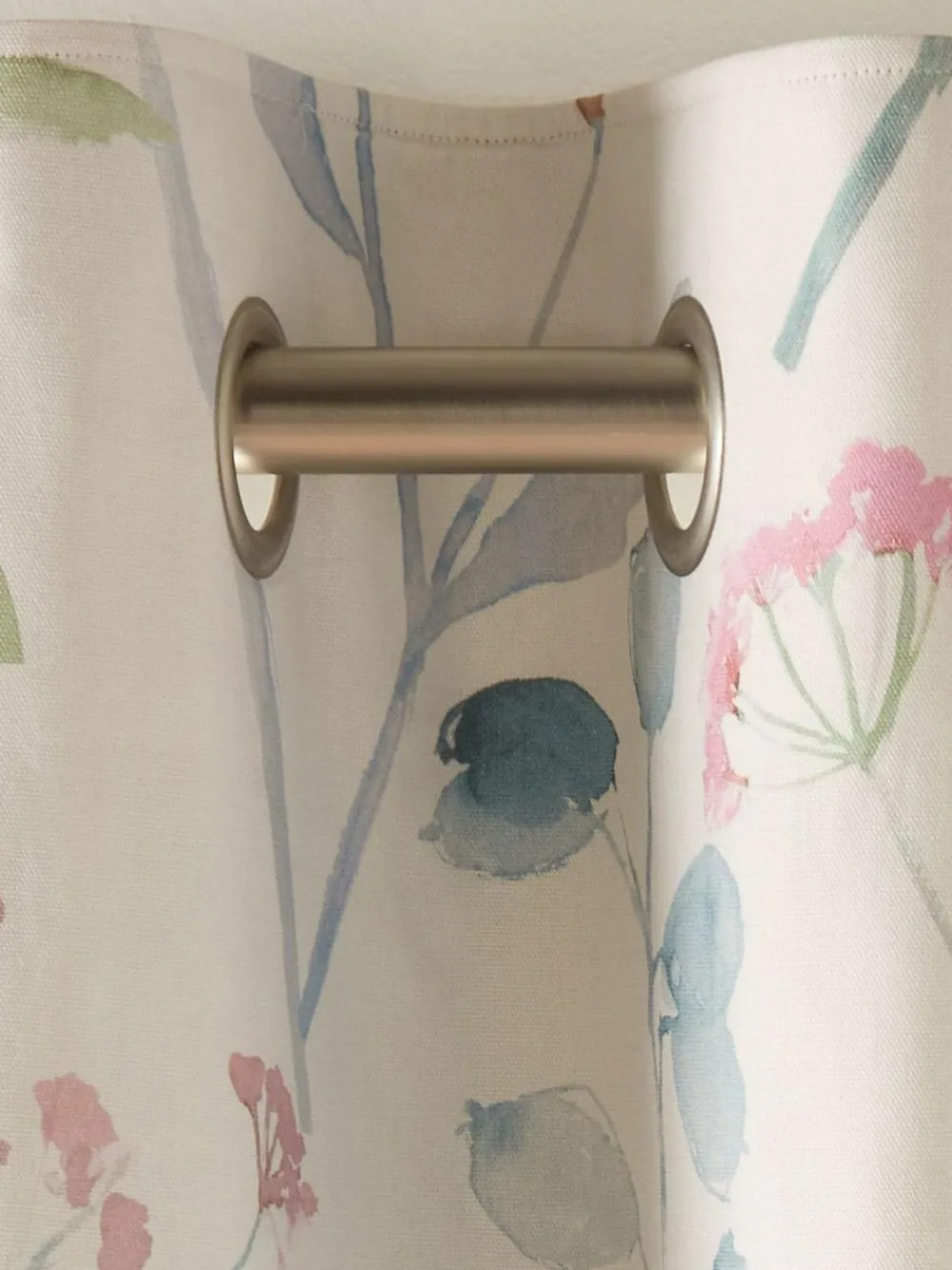 Outlet Next Isla Floral Print Blackout/Thermal Eyelet Curtains Pastel Multi Pink