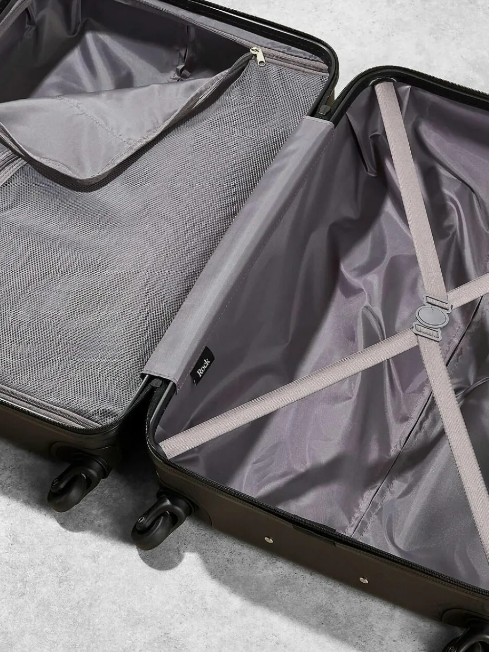 Discount Rock Luggage Medium Seattle Suitcase Black