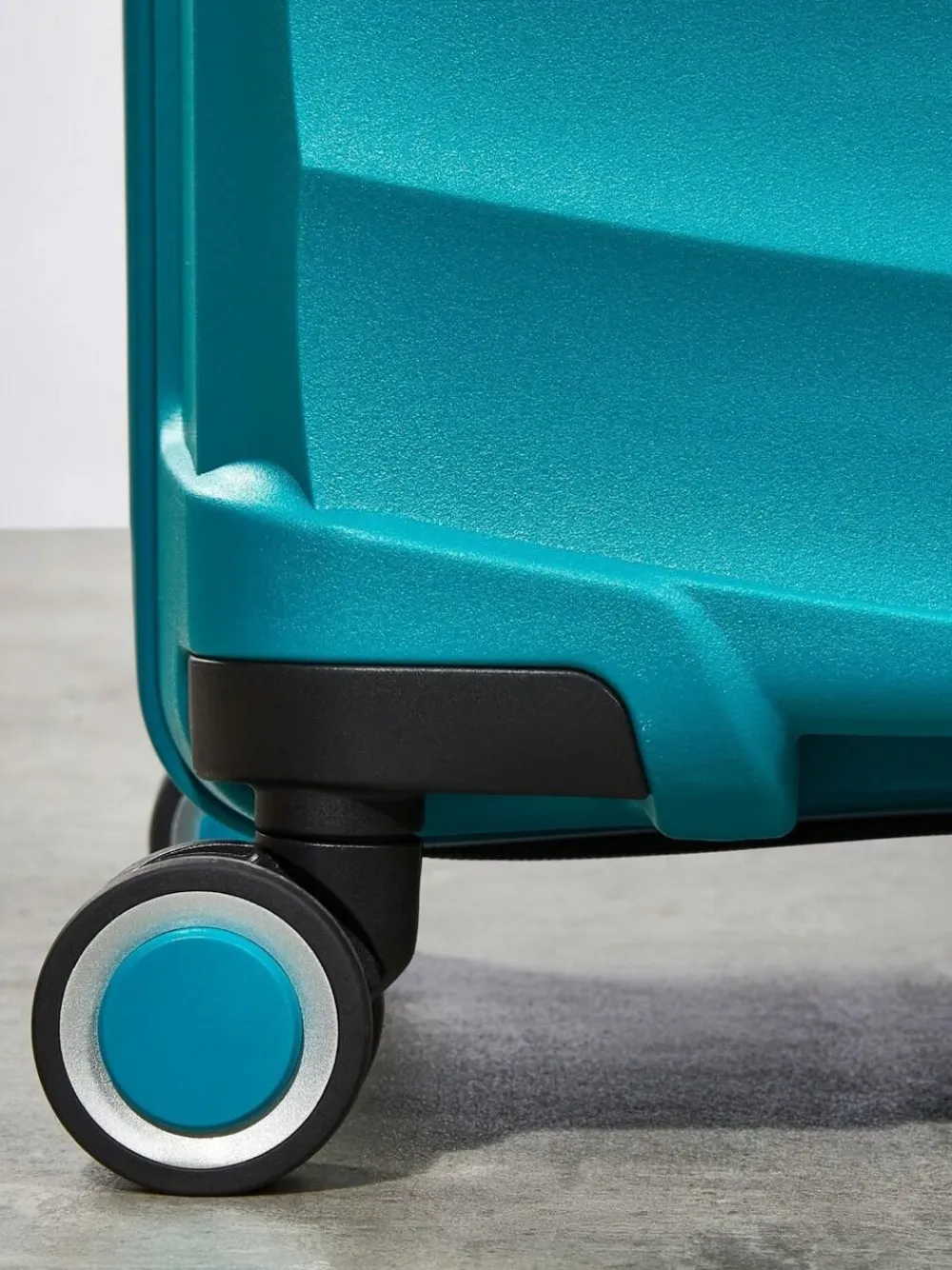 Hot Rock Luggage Sunwave Medium Suitcase