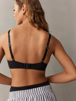 Hot self. Pad Plunge Smoothing Scoop Bra Black