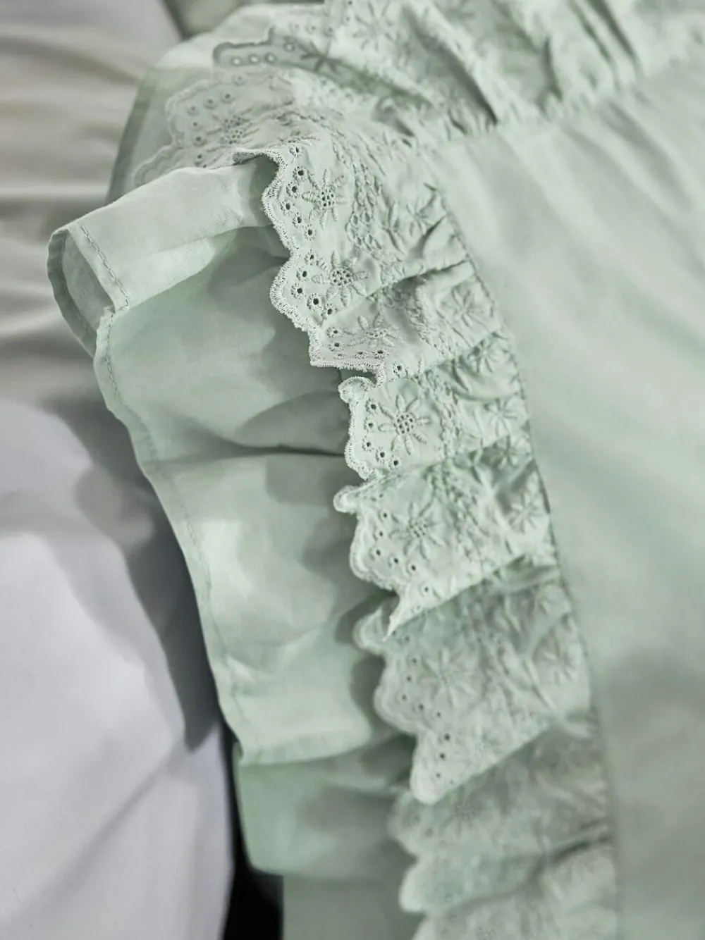 Outlet Shabby Chic by Rachel Ashwell® Set of 2 Broderie Anglaise Ruffle Count Pillowcases Blue