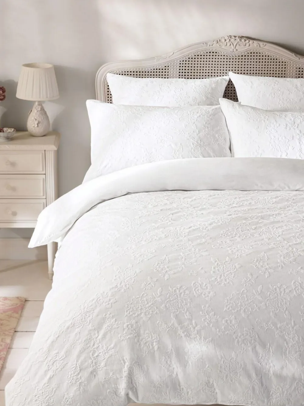 Shabby Chic by Rachel Ashwell® White Textured Floral Matelasse Duvet Cover and Pillowcase Set^ Childrens Bedding|Bedsets & Duvet Covers