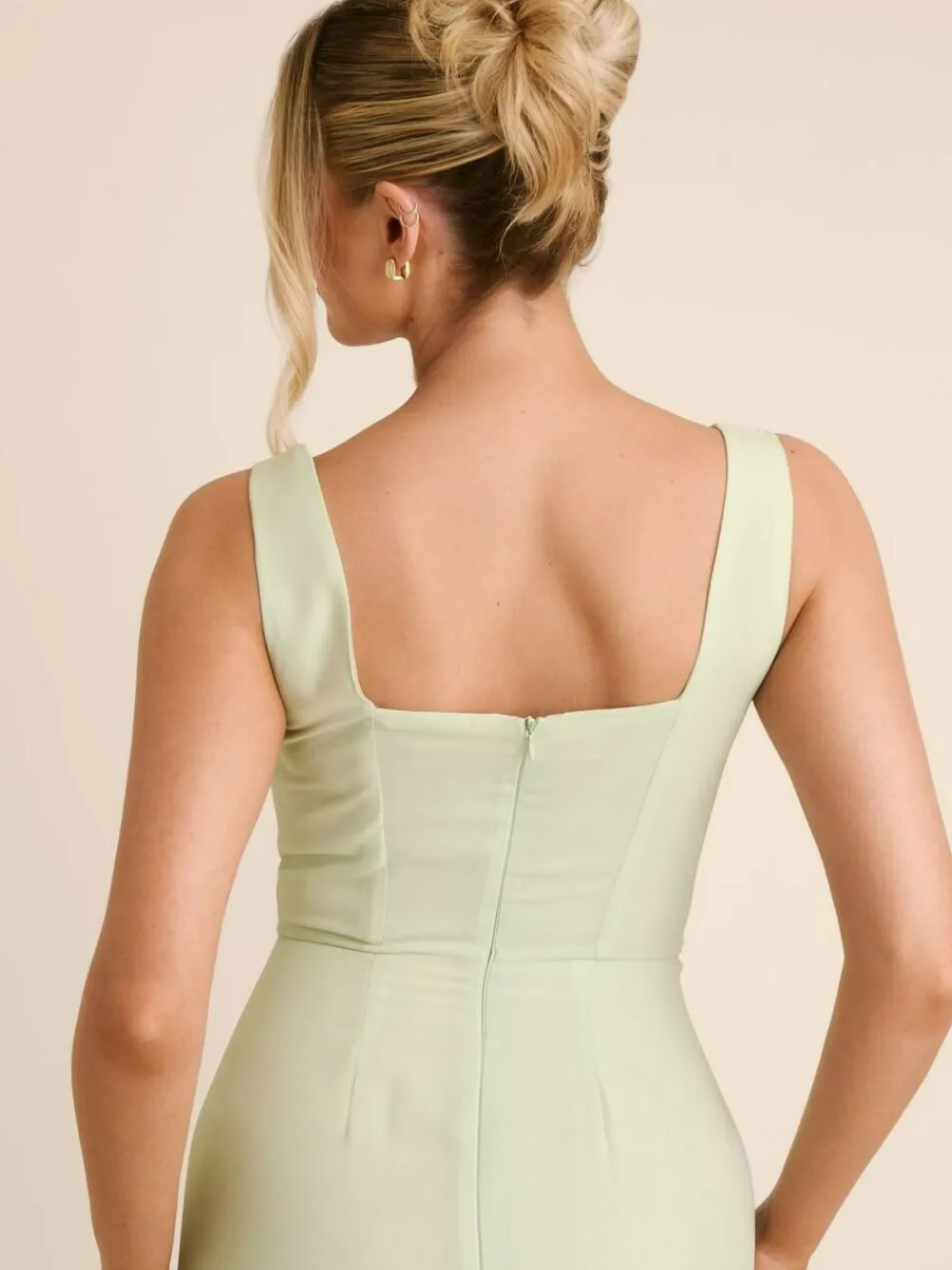 New Six Stories Green Square Neck Crepe Bridesmaid Dress with Neck Scarf