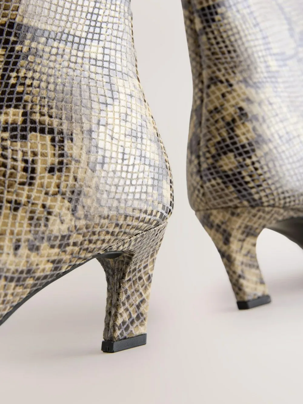 Next Forever Comfort® Chisel Toe Heeled Ankle Boots^Women Wide Fit & Extra Wide Fit