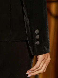 Discount Sosandar Black Luxe Velvet Tailored Blazer