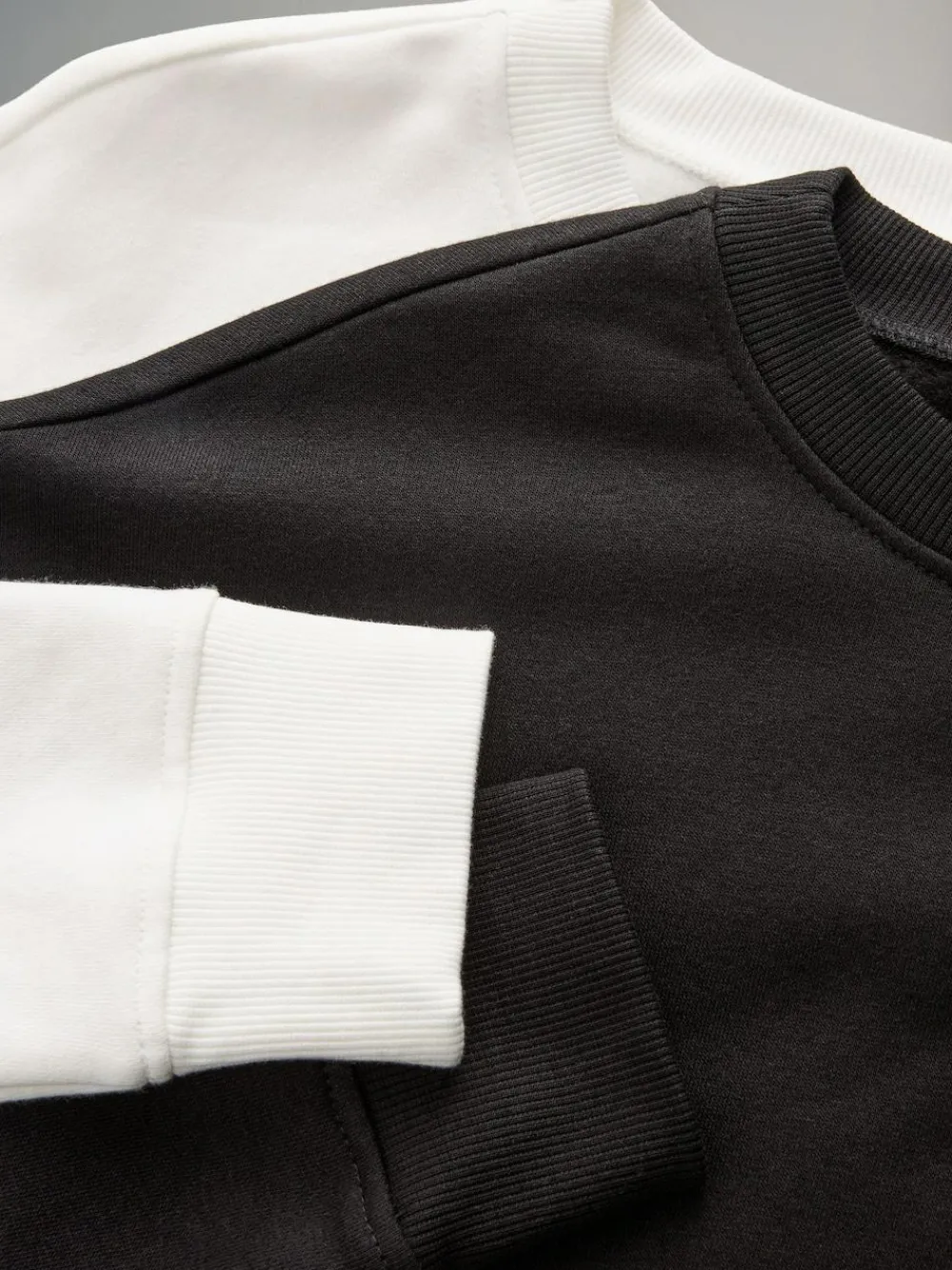 The Set 2 Pack Crew Neck Sweatshirts Black/Cream^Women Loungewear