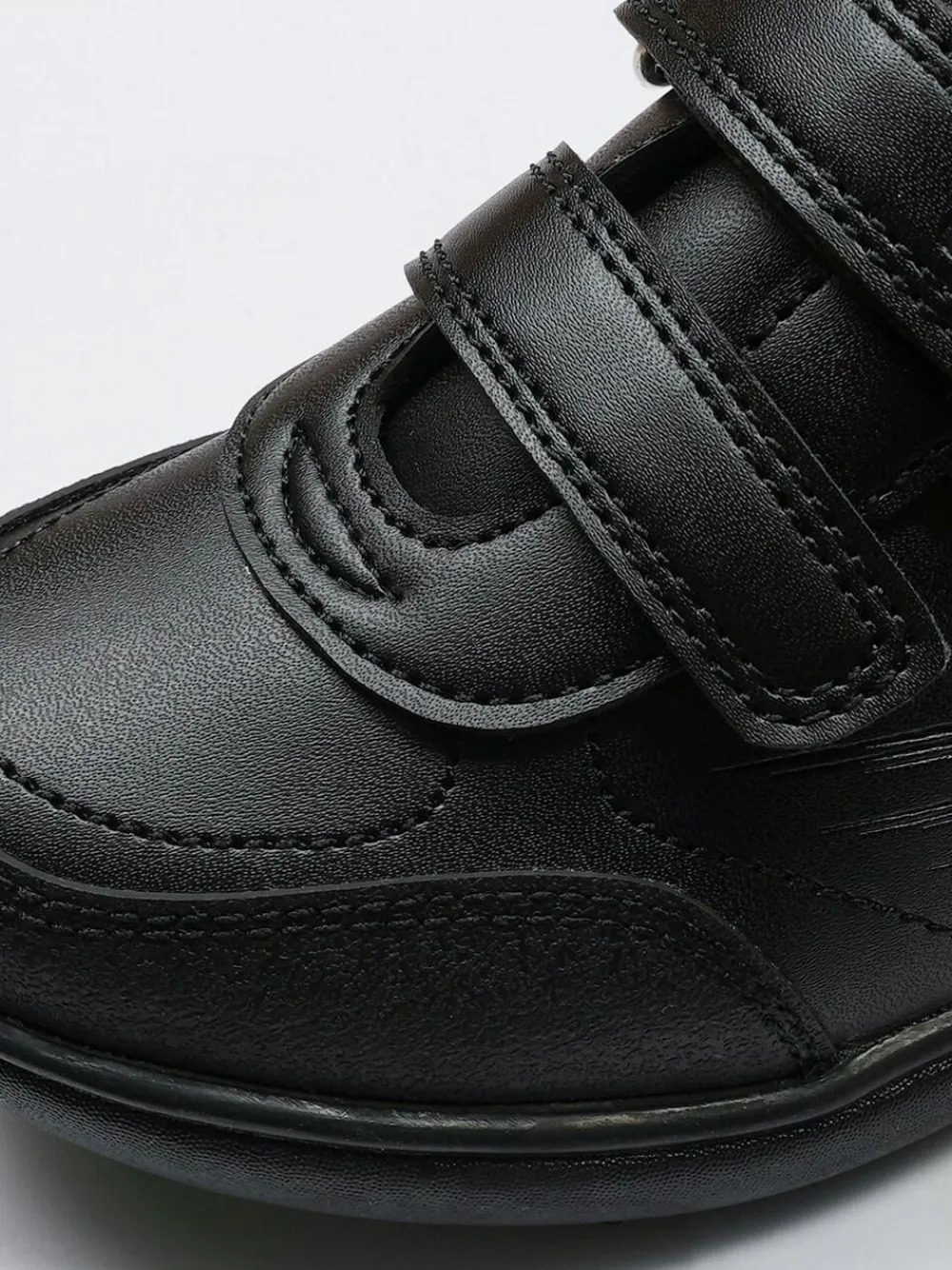 Toezone Ace Boys Football School Shoes: Comfort, durability, memory foam