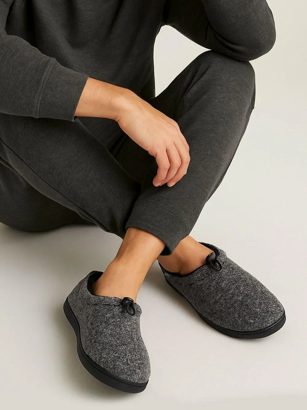 Hot Totes Grey Isotoner Mens Felt Full Back Slippers With Pull Toggle