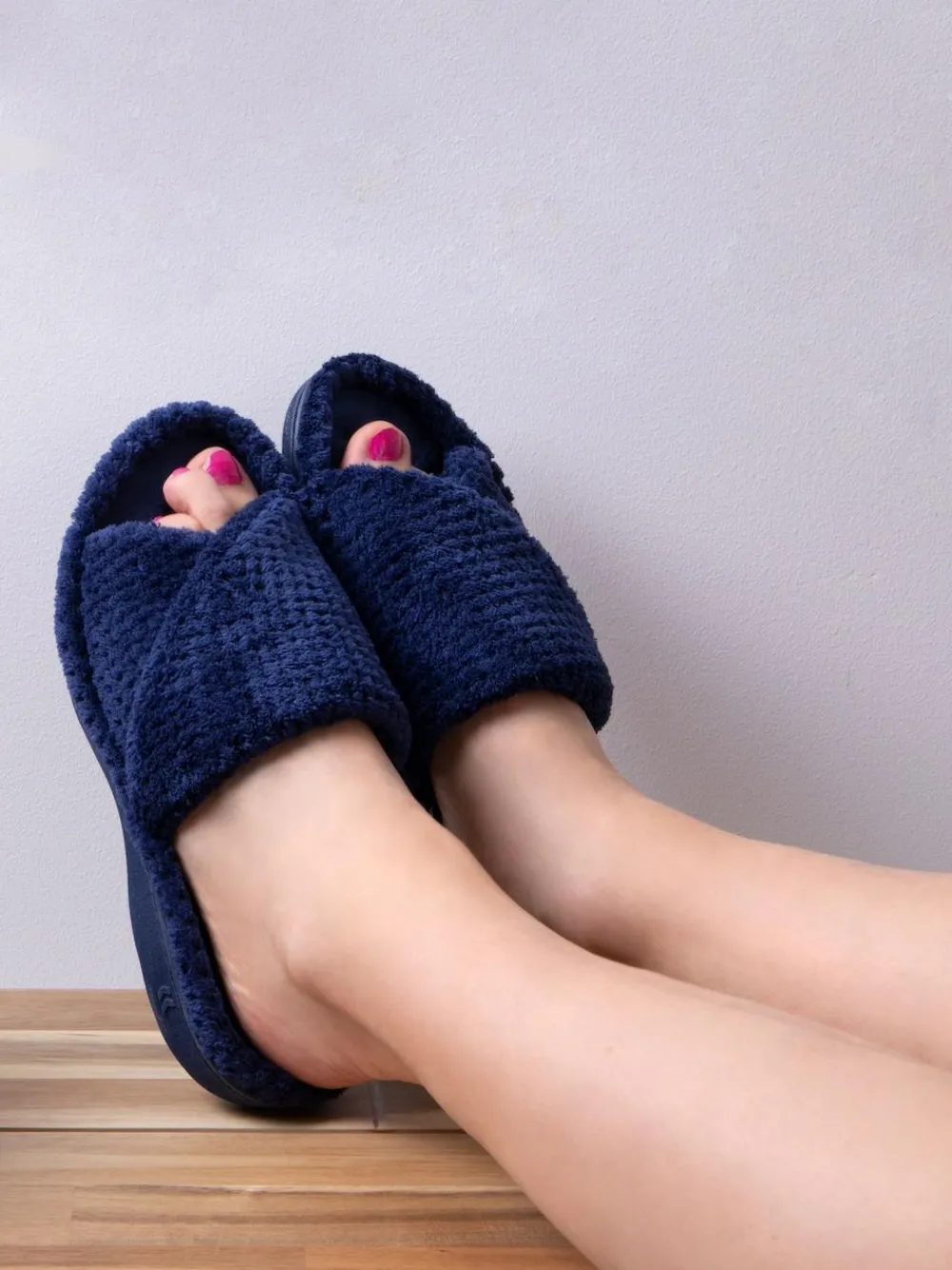 Clearance Totes Ladies Isotoner Popcorn Turnover Open Toe Slippers Navy