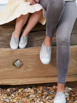 Outlet Trotters London Plum Canvas Pumps Silver