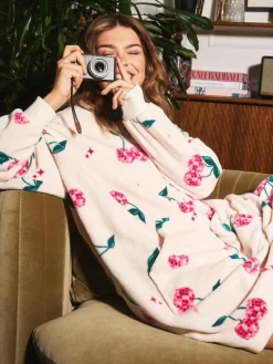 Urban Threads Cream Disco Cherries Fleece Blanket Hoodie^Women Bathrobes