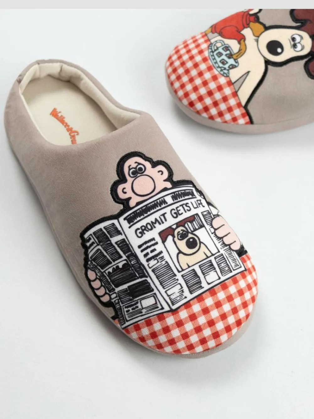 Online Vanilla Underground Brown Wallace And Gromit Multi Character Slippers